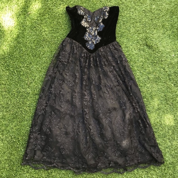 Vintage Black Gothic Velvet and Lace Strapless Dress Goth Halloween - Picture 2 of 12